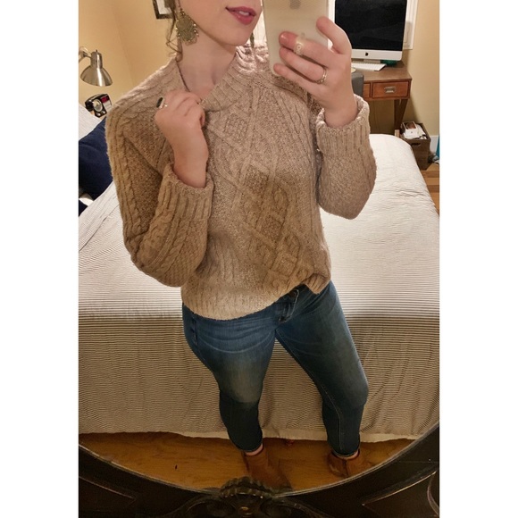 Abercrombie & Fitch Cable Knit Sweater - Picture 4 of 4